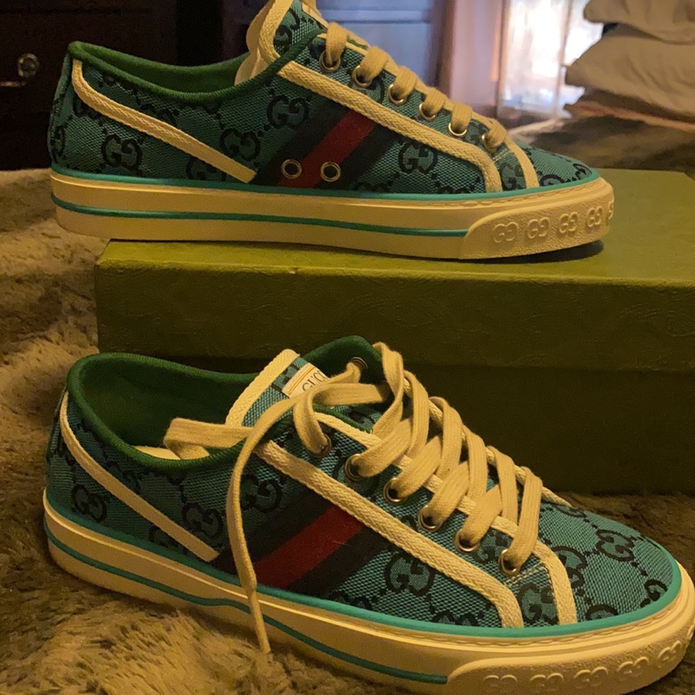 Unisex Gucci shoes